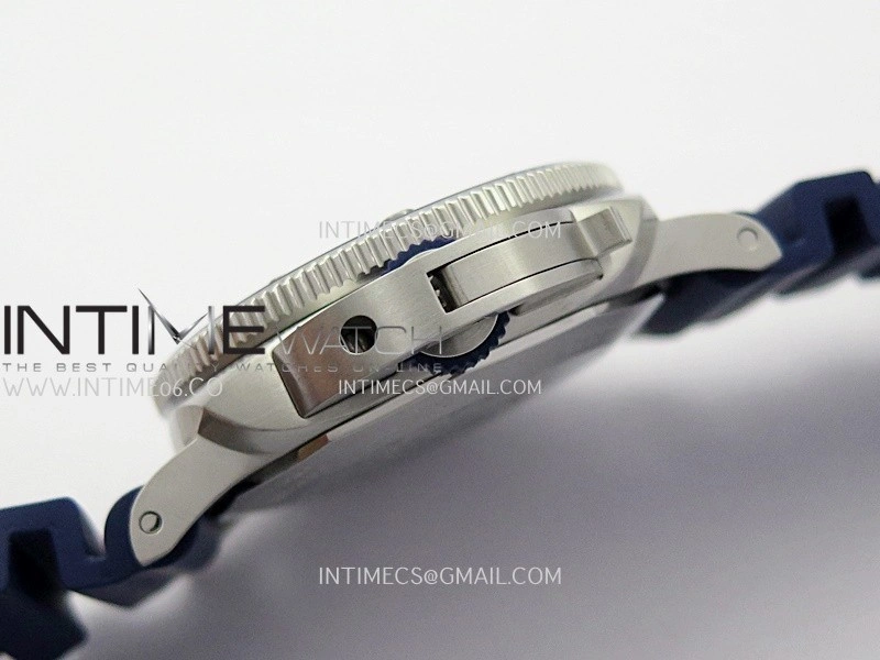 PAM1696 44mm Submersible VSF 1:1 Best Edition White Dial On Blue Rubber Strap P.900 Super Clone
